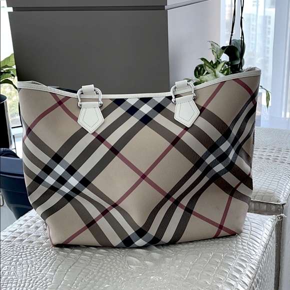 Burberry Handbags - Burberry Shopping Bag (perfect condition)